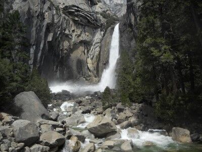 Lower Yosemite Falls from hiking path from Yosemite Lodge