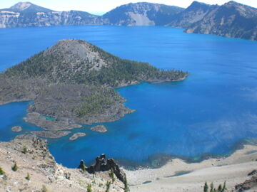 Crater Lake Wizard Island in summer